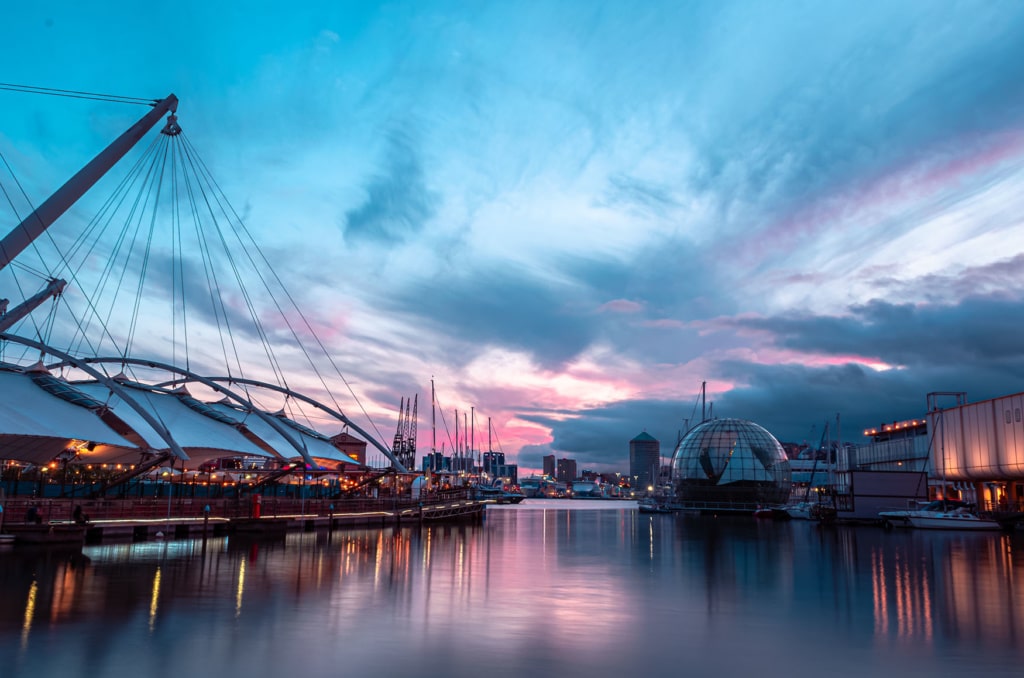 Der Porto Antico in Genua bei Nacht