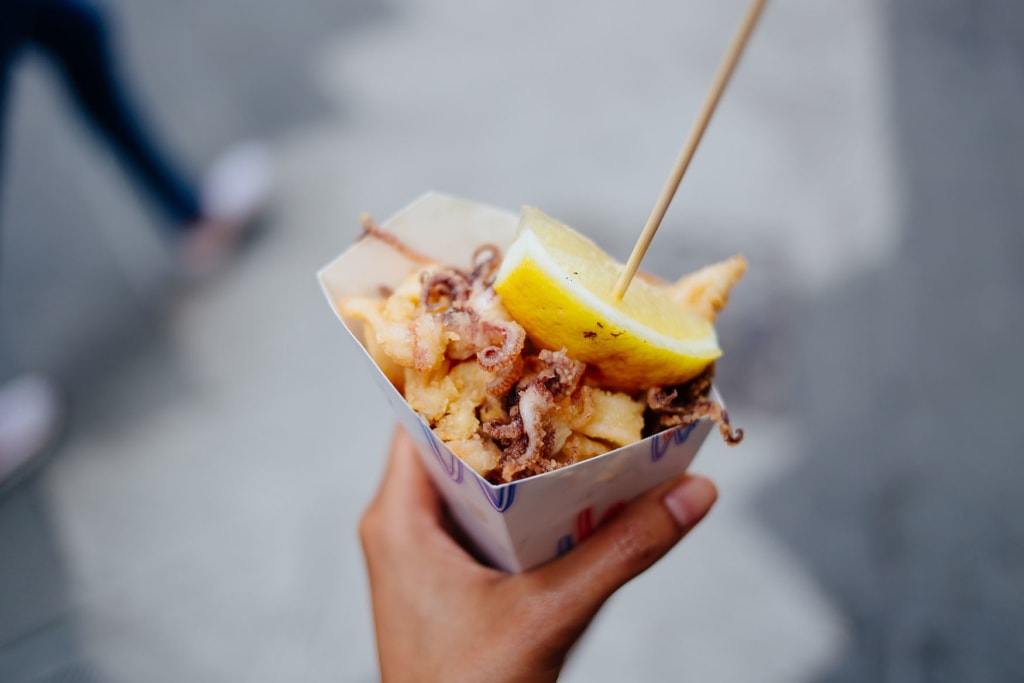 frittierte Meeresfrüchte als Street Food in Genua