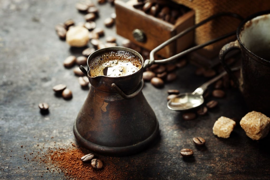 Alte Kaffeekanne: Traditionelle Zubereitung