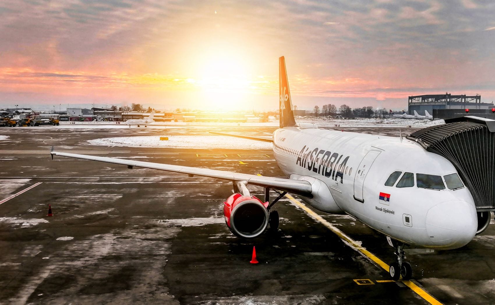 Air-Serbia-Flugzeug am Flughafen Belgrad 