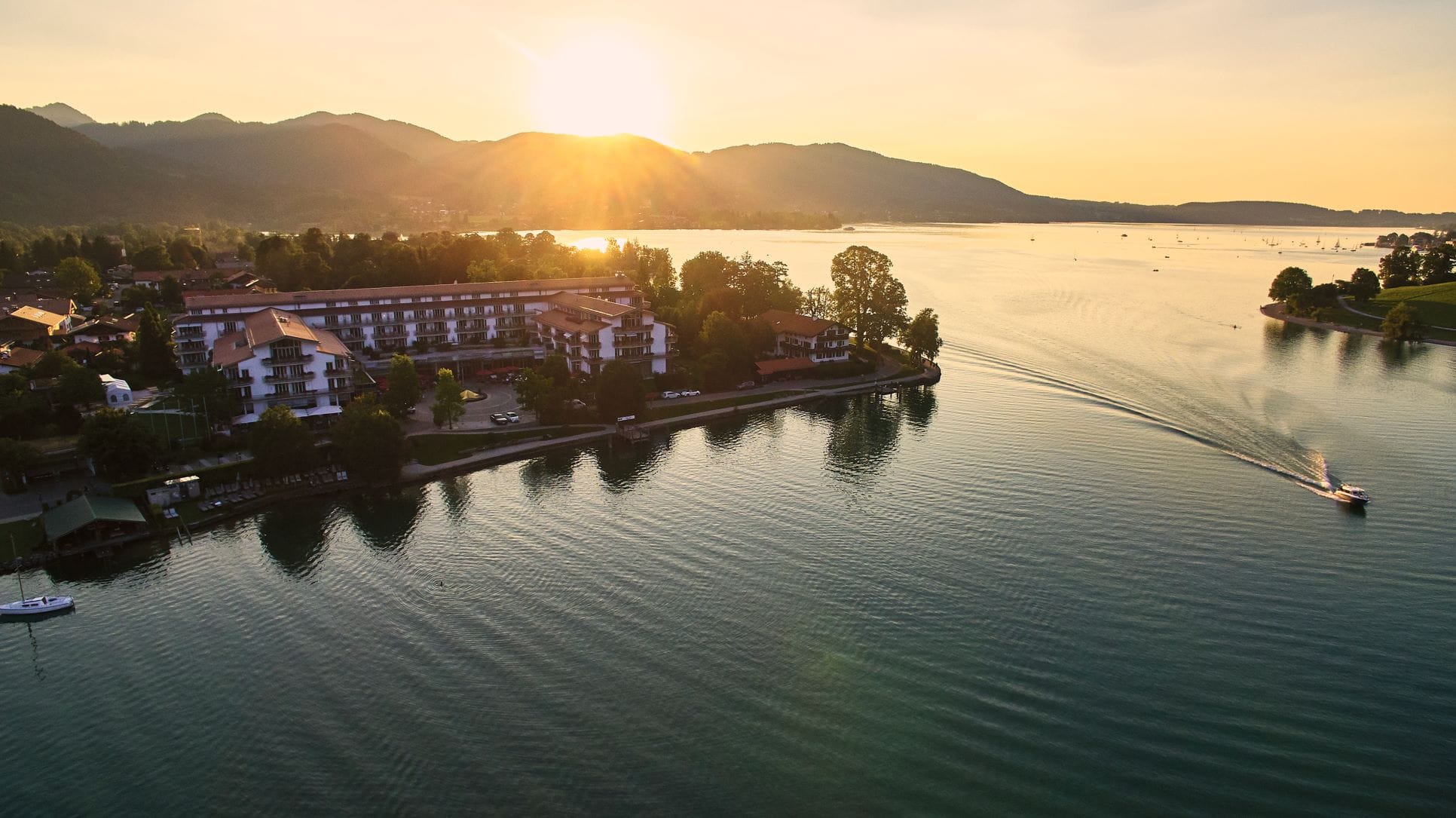 Vogelperspektive auf Althoff Seehotel Überfahrt am Tegernsee