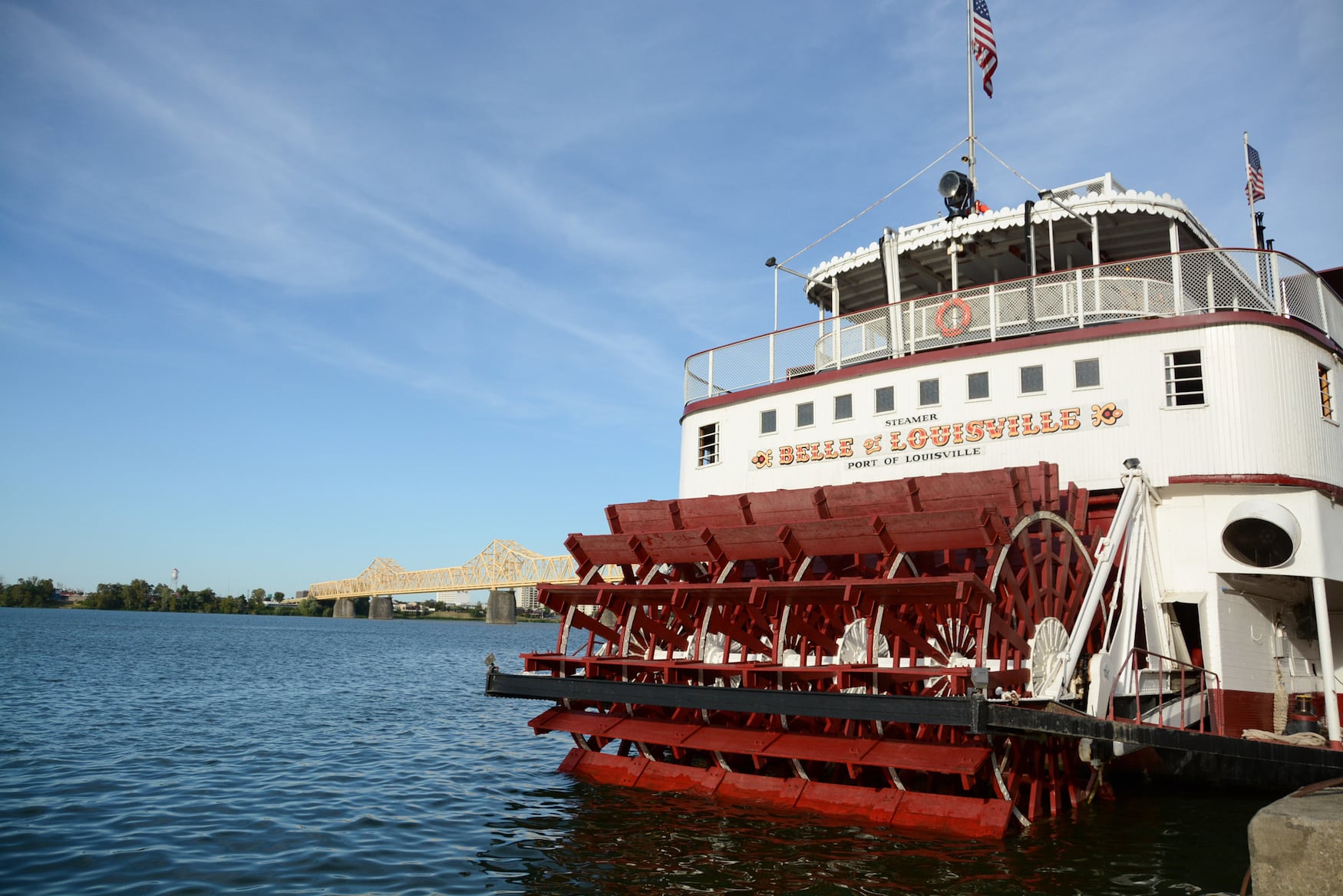 Schaufelraddampfer auf dem Ohio River in Louisville