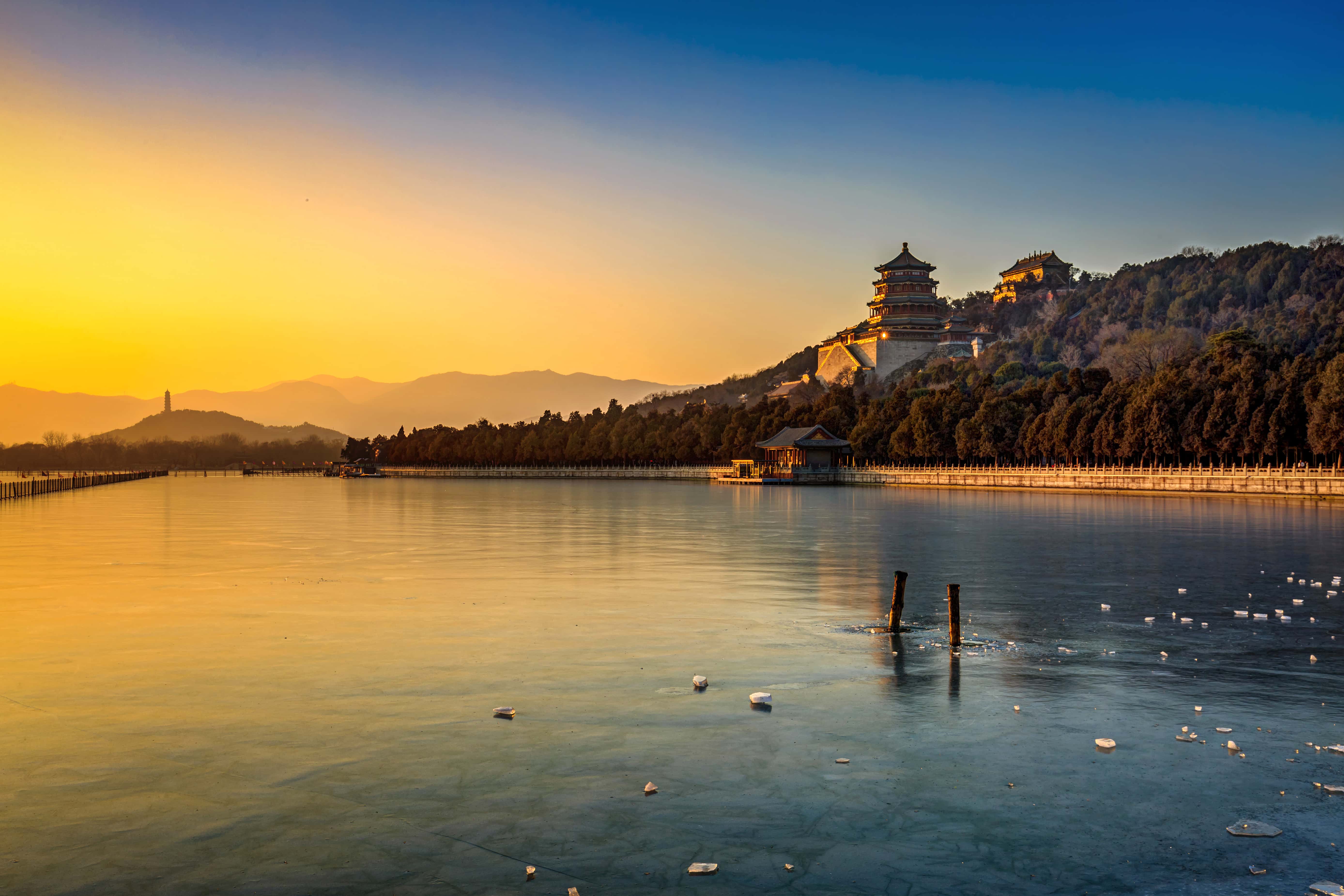 Kunming See mit Palast