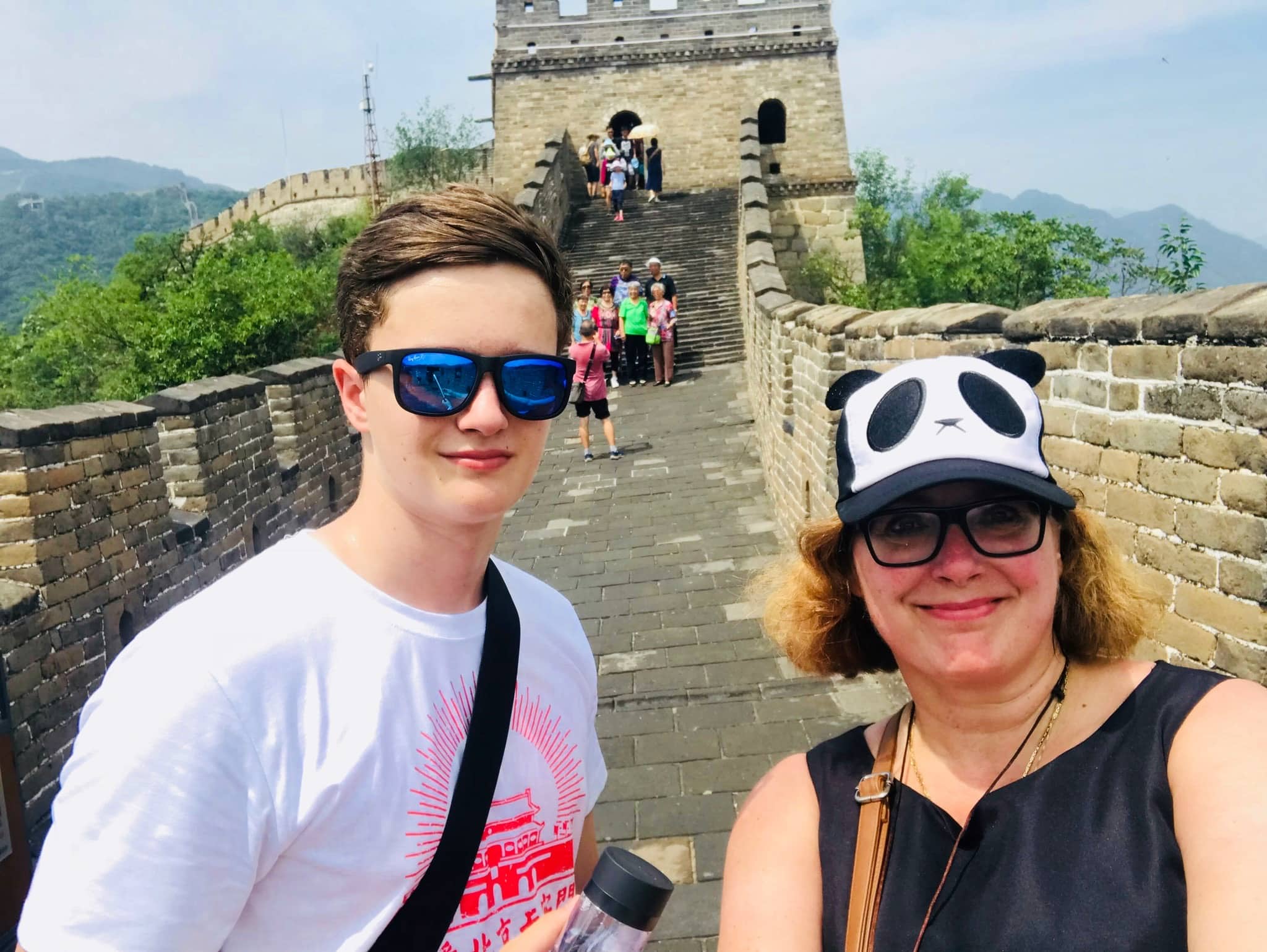 Simone und Sohn auf der Großen Mauer in China