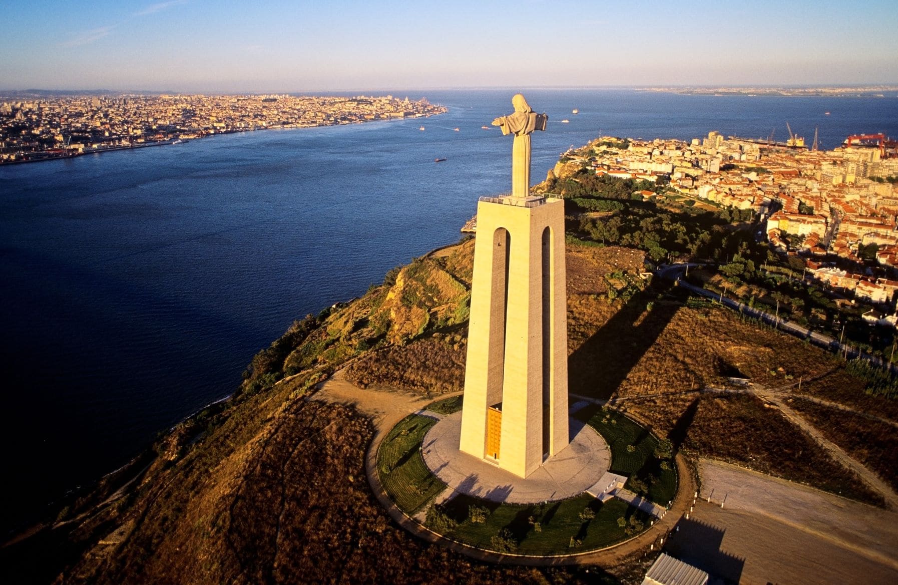 Tejo-Statue in Lissabon 