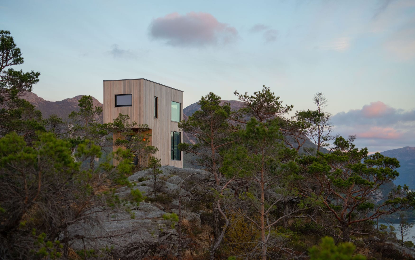 Die The Bolder Skylodge beeindruckt mit spektakulärer Lage und Architektur