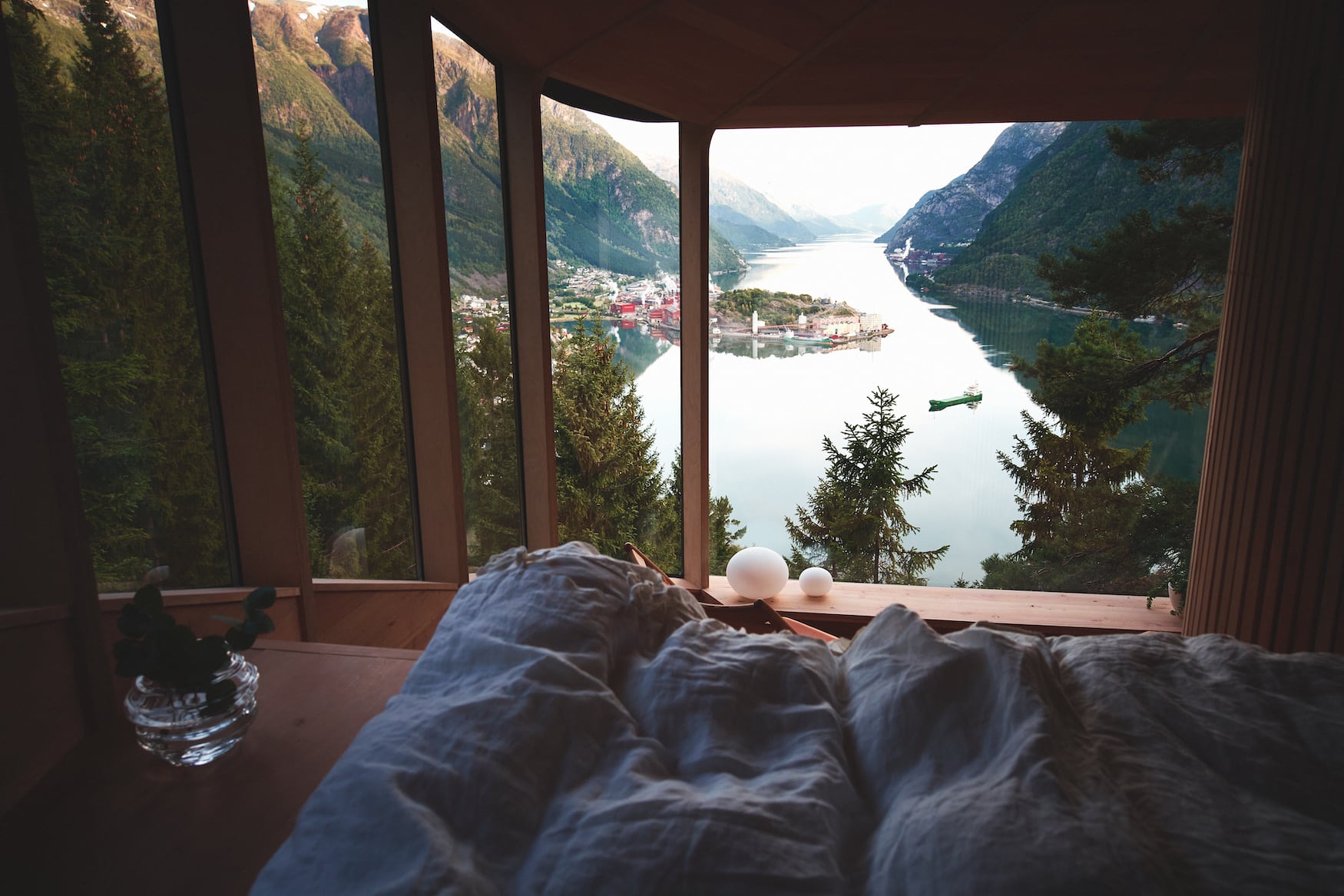 Vom Woodnest hat man einen atemberaubenden Blick über das Hadangerfjord.