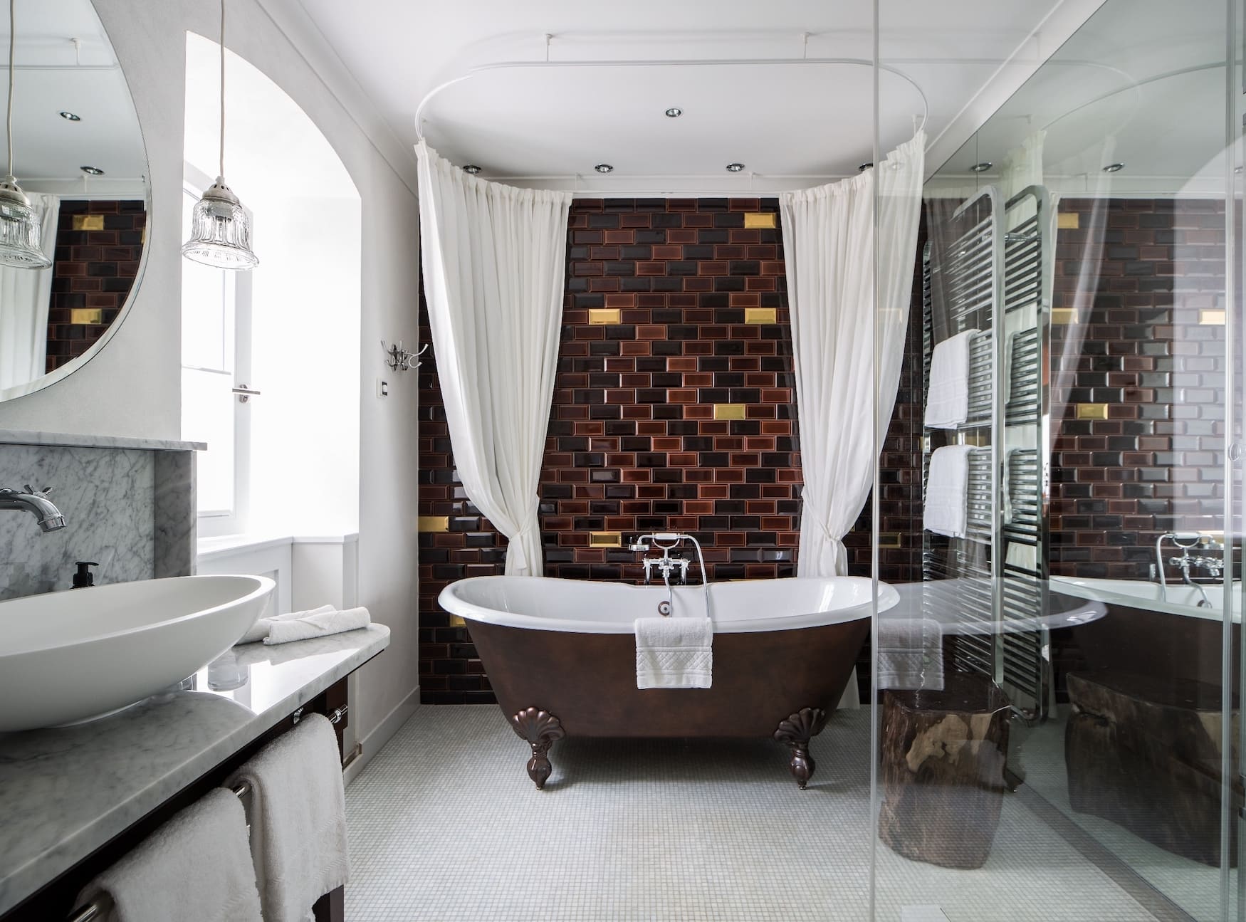 Freistehende Badewanne: Hotel Einrichtung, von der wir uns gern inspirieren lassen