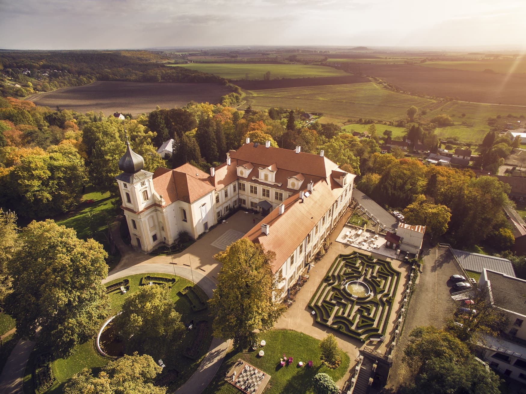Schloss Loucen un Tschechien aus der Vogelperspektive