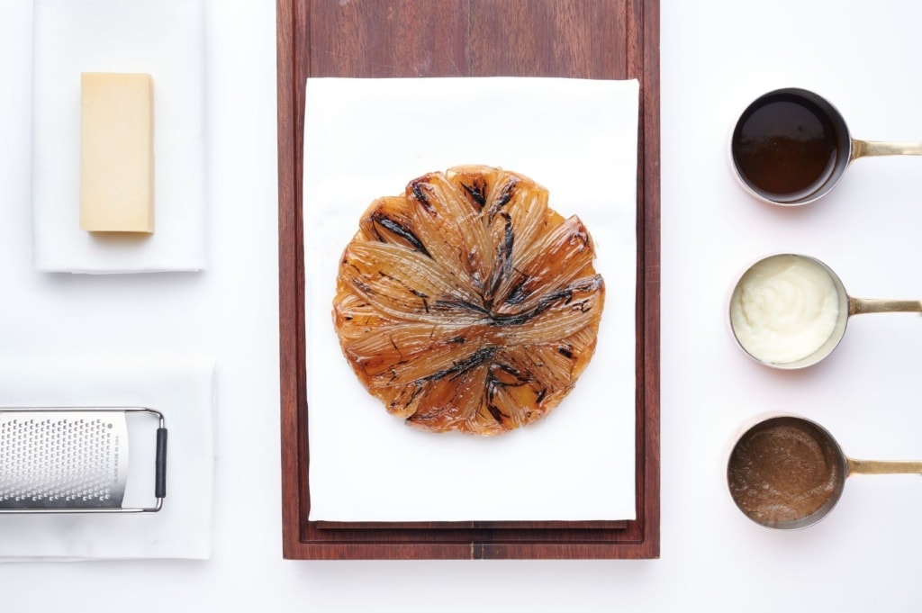 Schalotten Tarte Tatin mit Trüffel und Comté Sauce von Chefkoch Uwe Opocensky