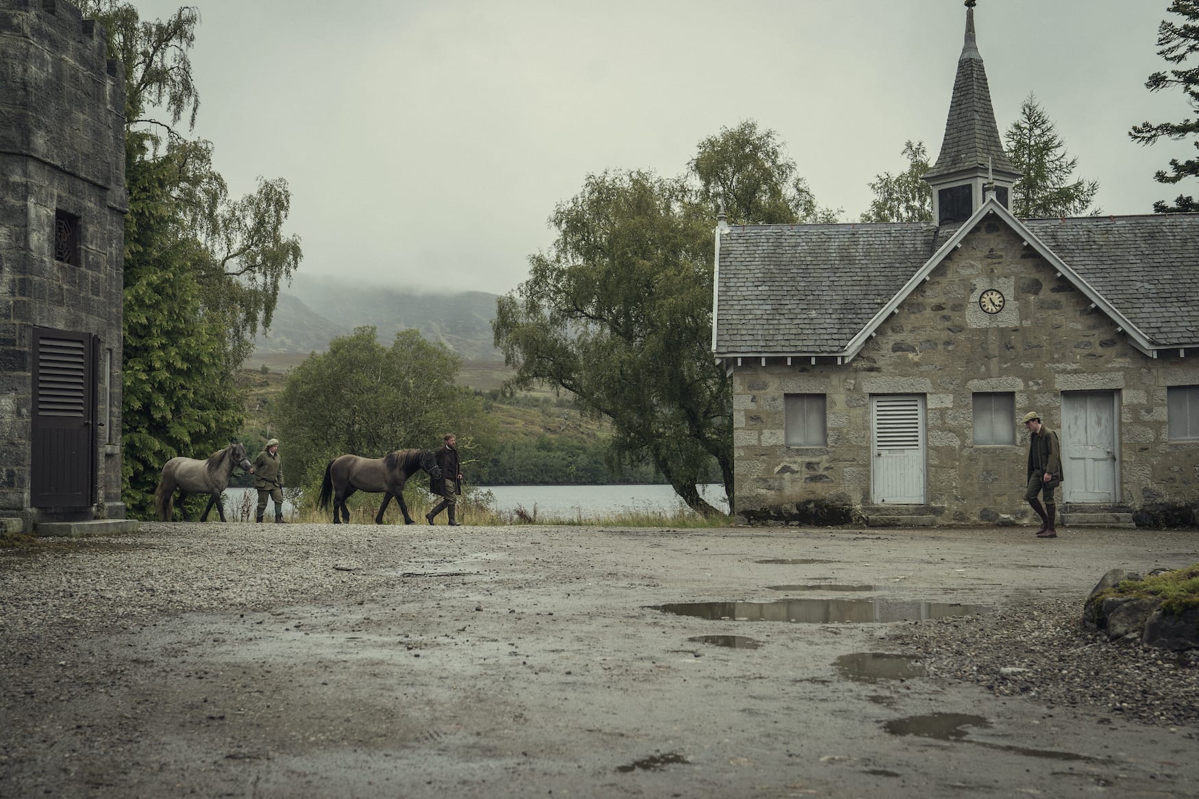 Bei den Dreharbeiten von The Crown in Schottland