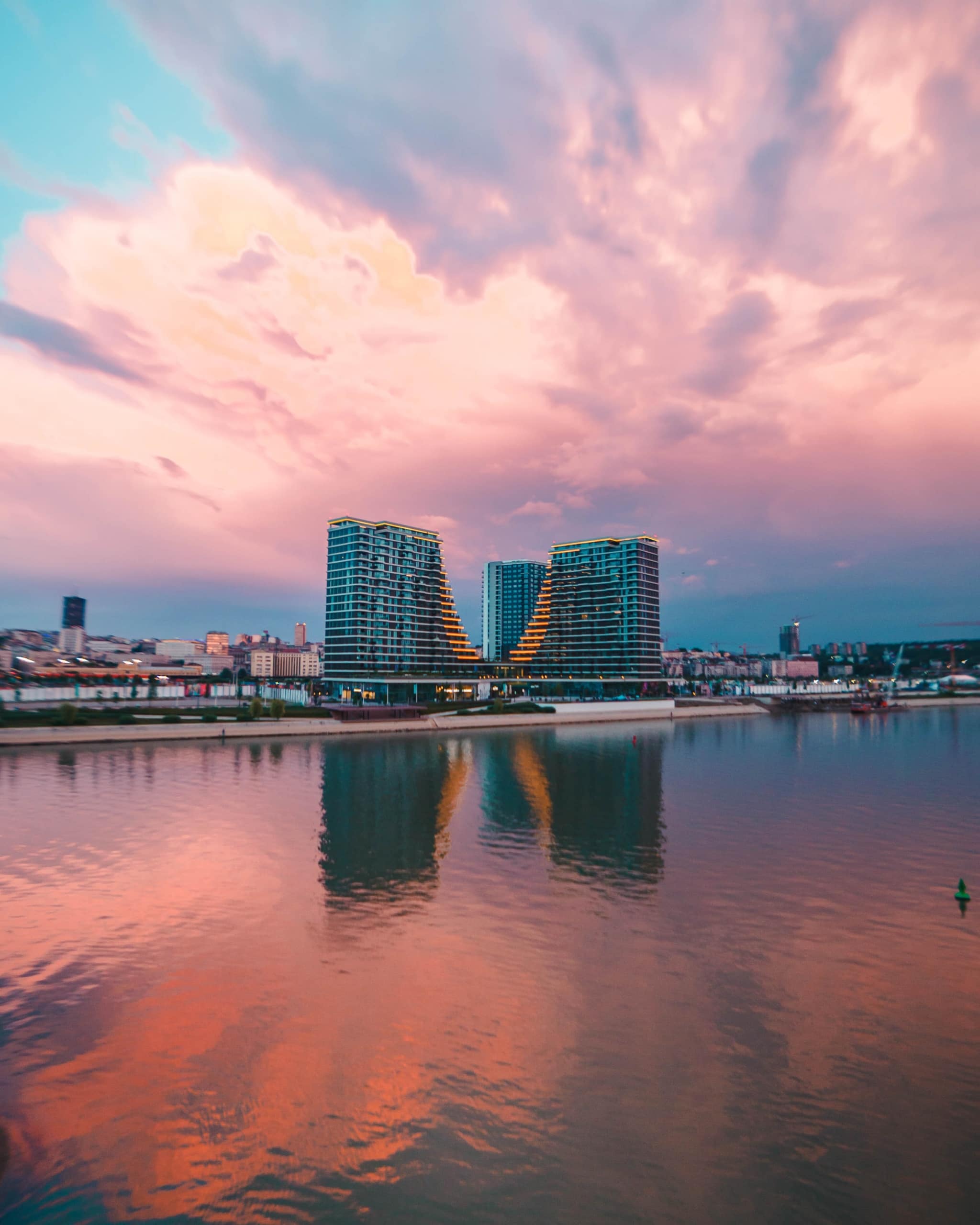 Waterfront Belgrade bei Sonnenuntergang