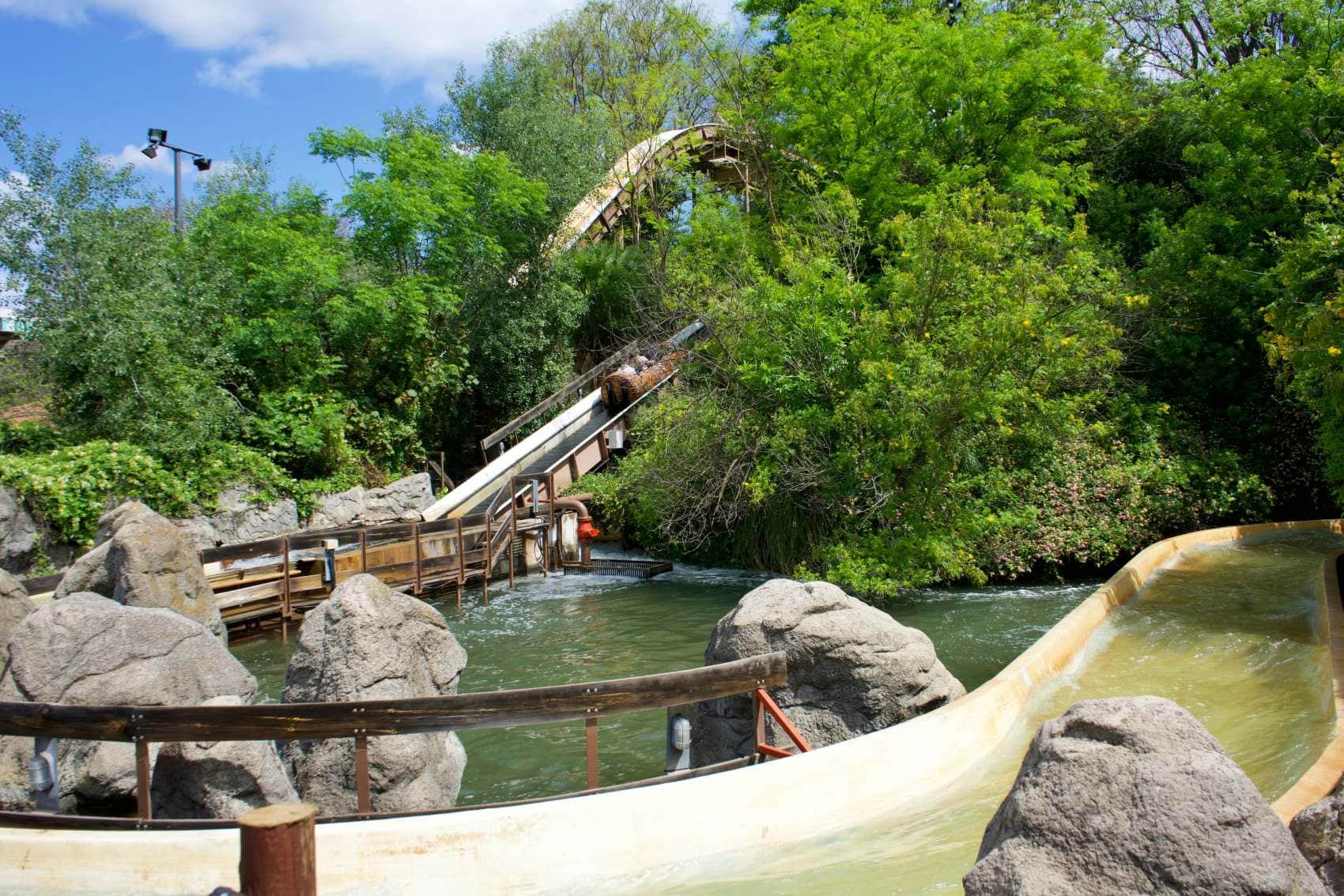 Wasserbahn im Isla Magica Freizeitpark, Sevilla