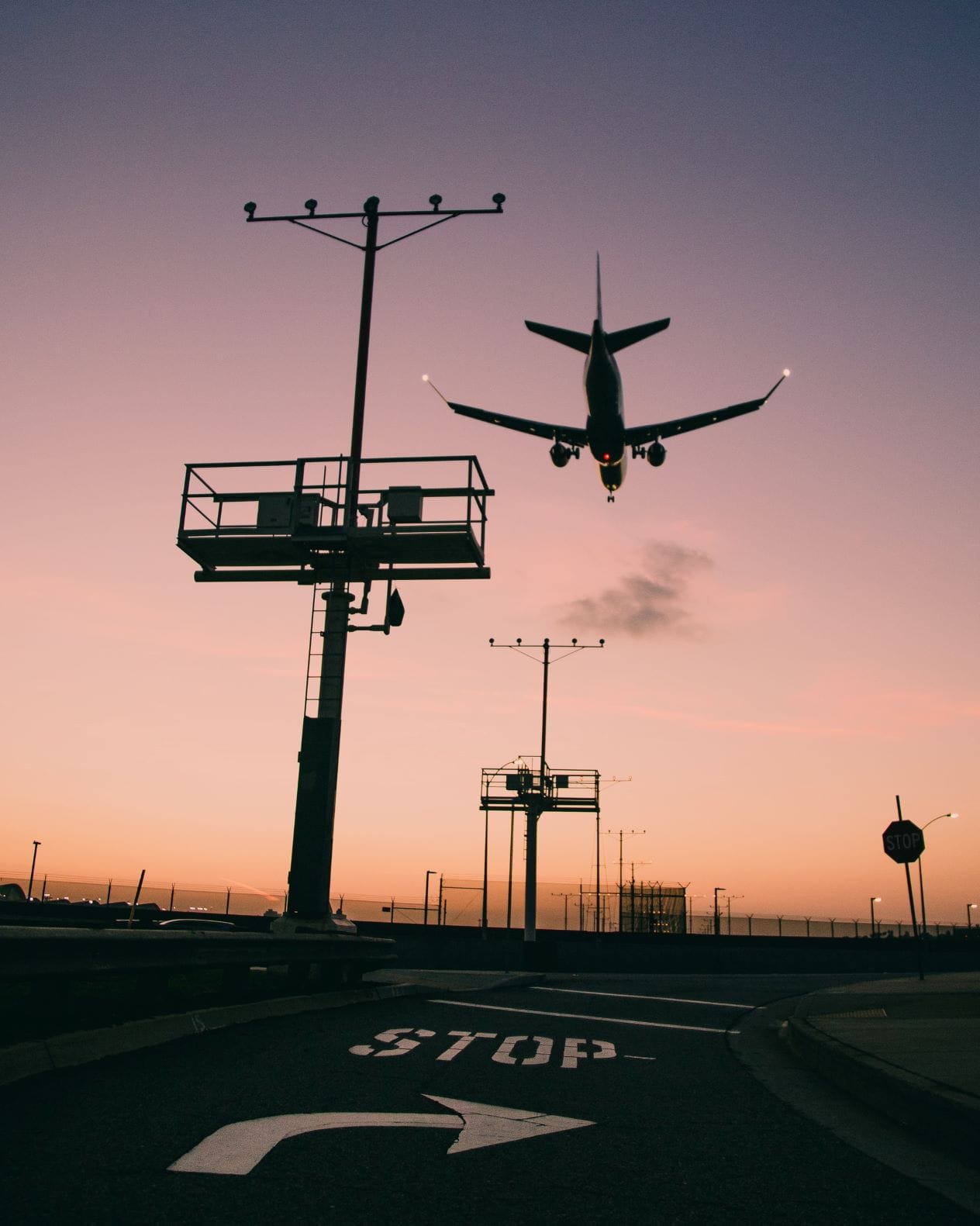 Flugzeug landet auf dem Airport in Los Angeles
