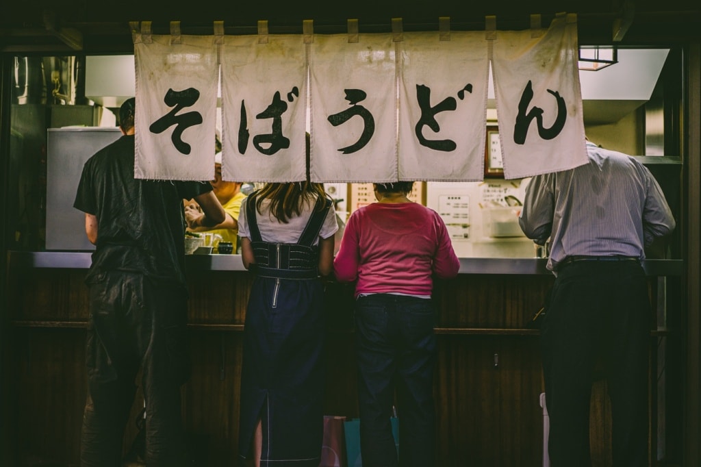 Izakayas finden sich in Japan an jeder Straßenecke.
