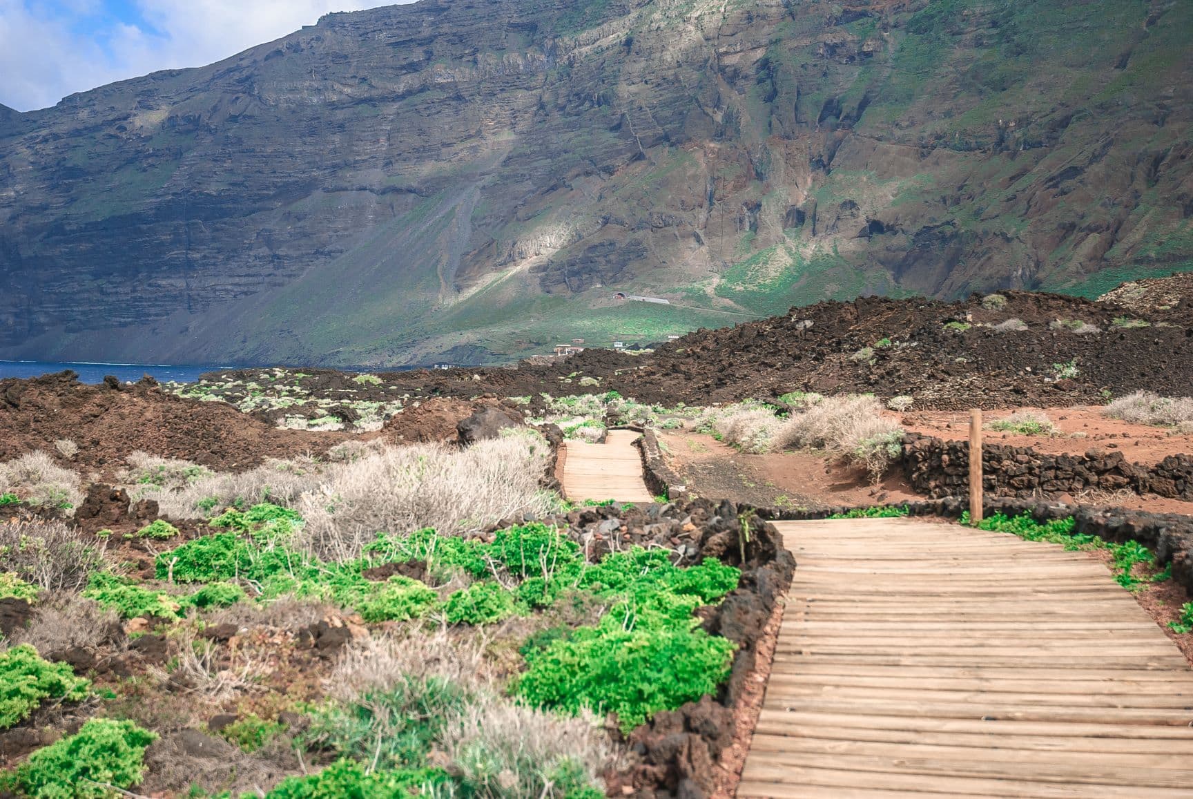 Wanderweg entlang der Küste auf El Hierro 