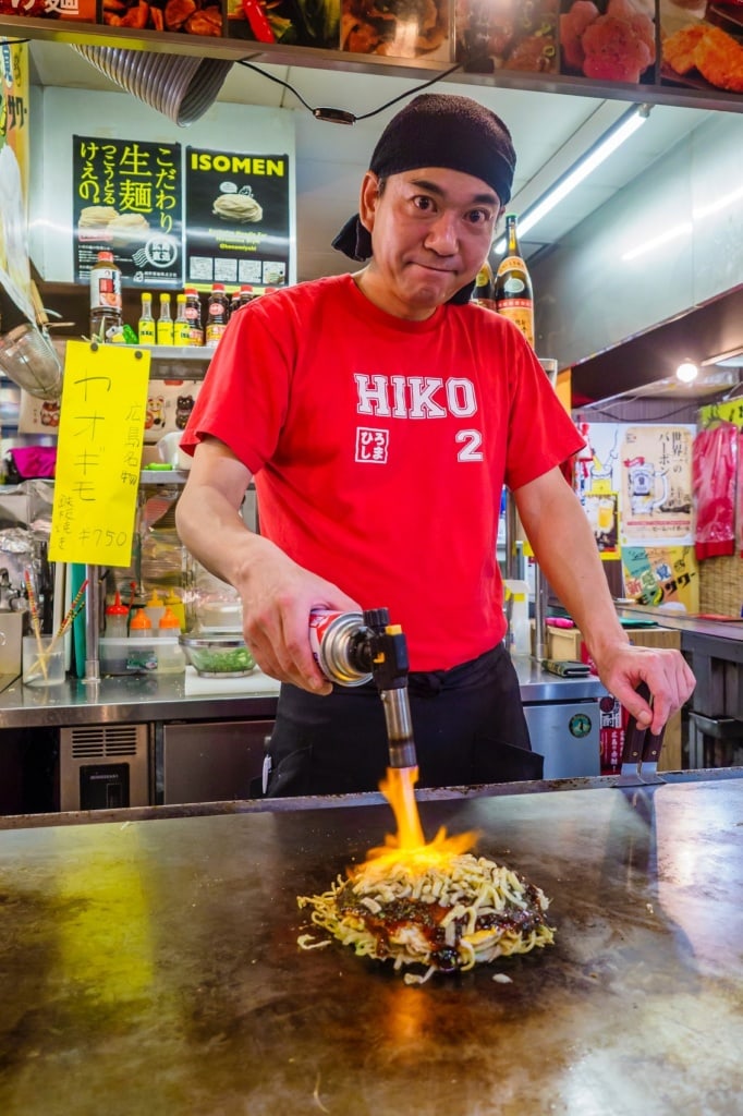 Japanische Pfannkuchen sind ein Genuss - und in Osaka eine Streetfood-Spezialität.