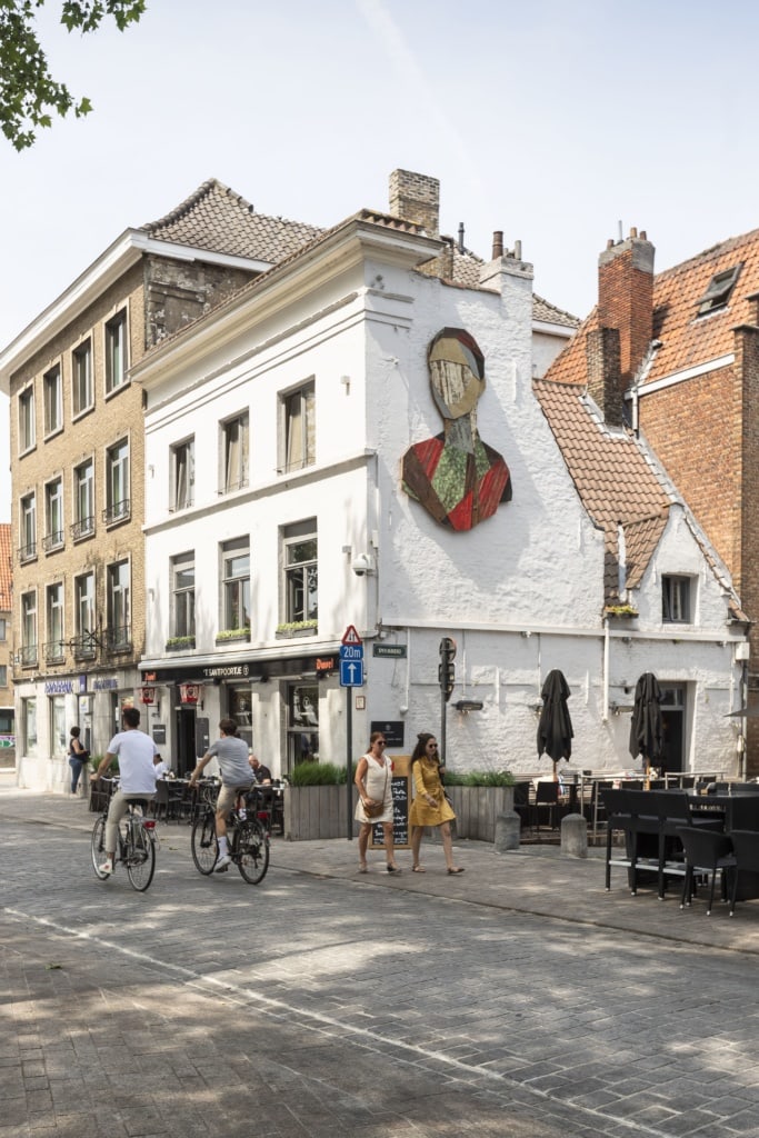 Kunst an Hauswand in Brügge 