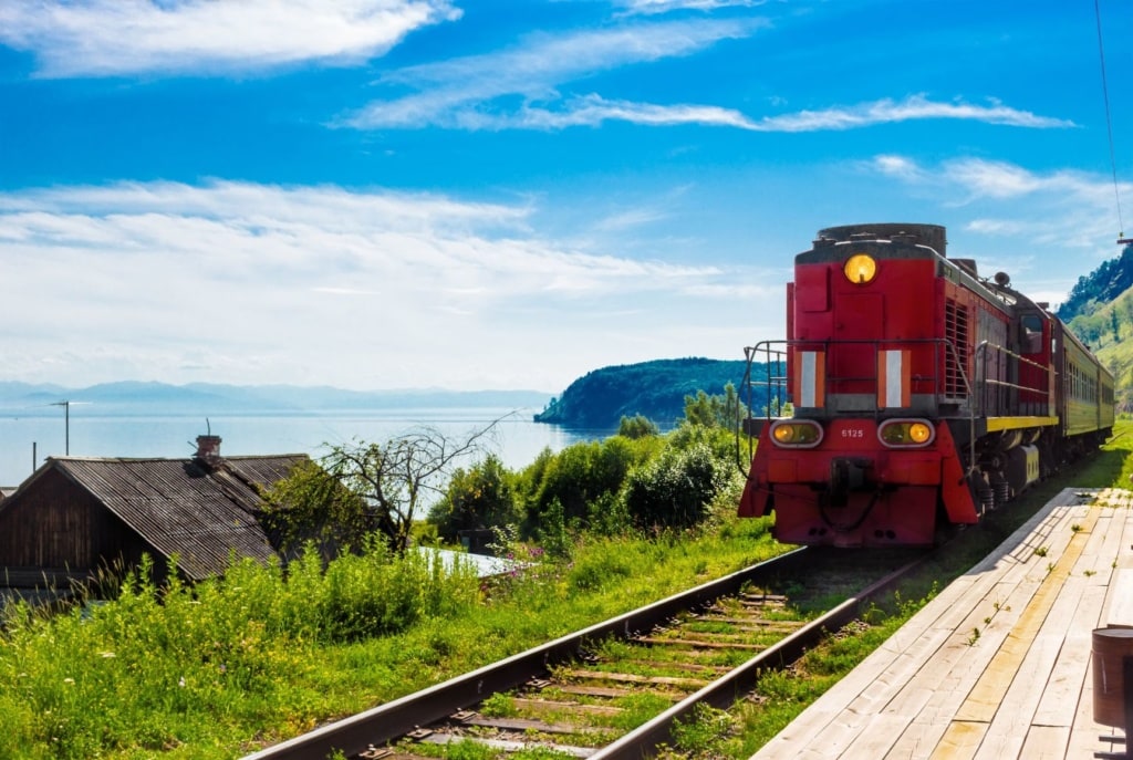 Touristenzug am Baikalsee