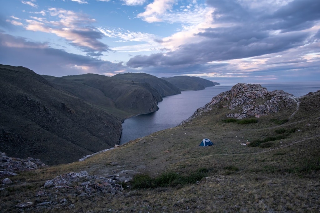 Zelt mit Blick auf den Baikalsee