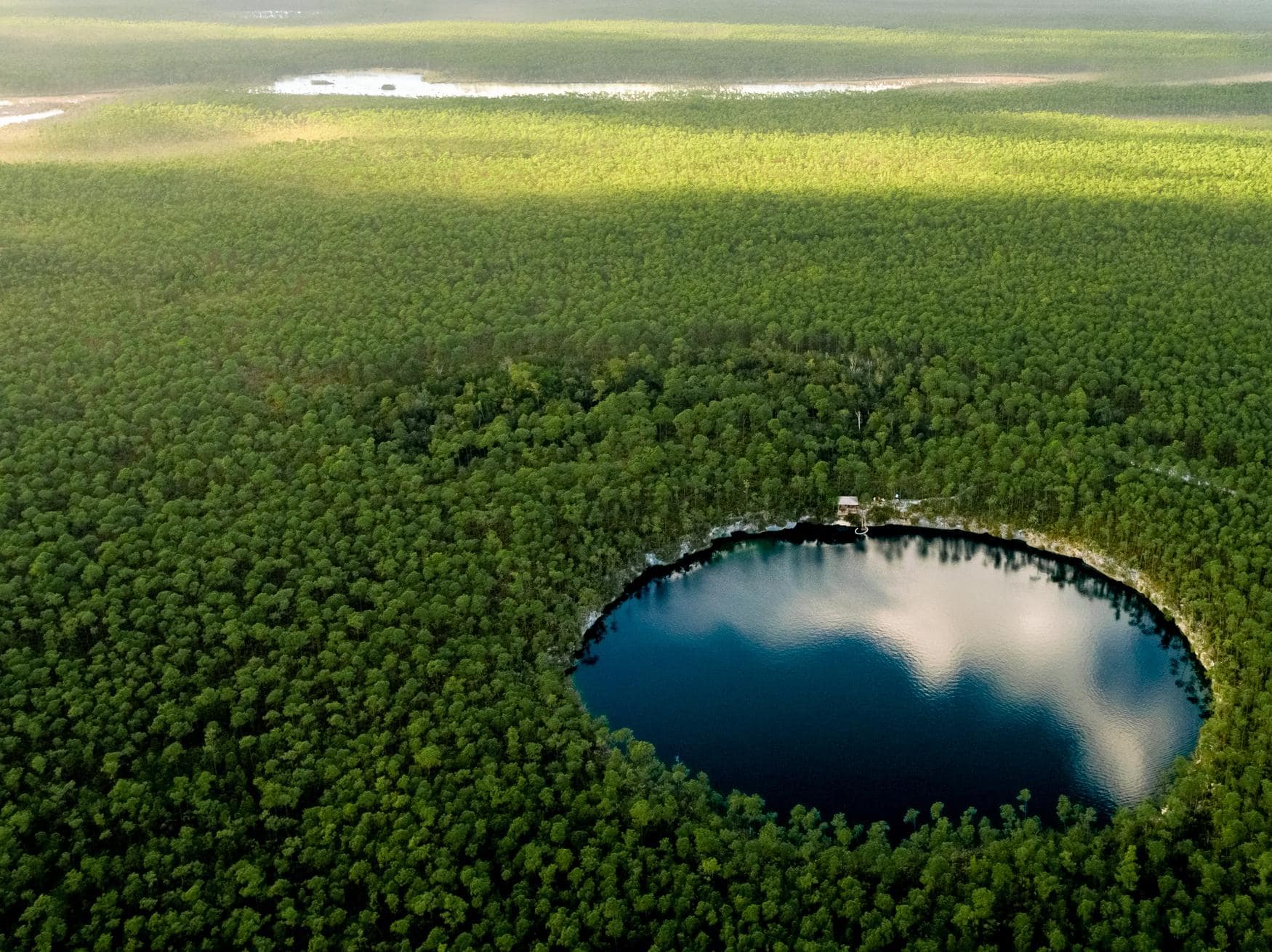 Blue Hole auf Andros, einer Insel der Bahamas