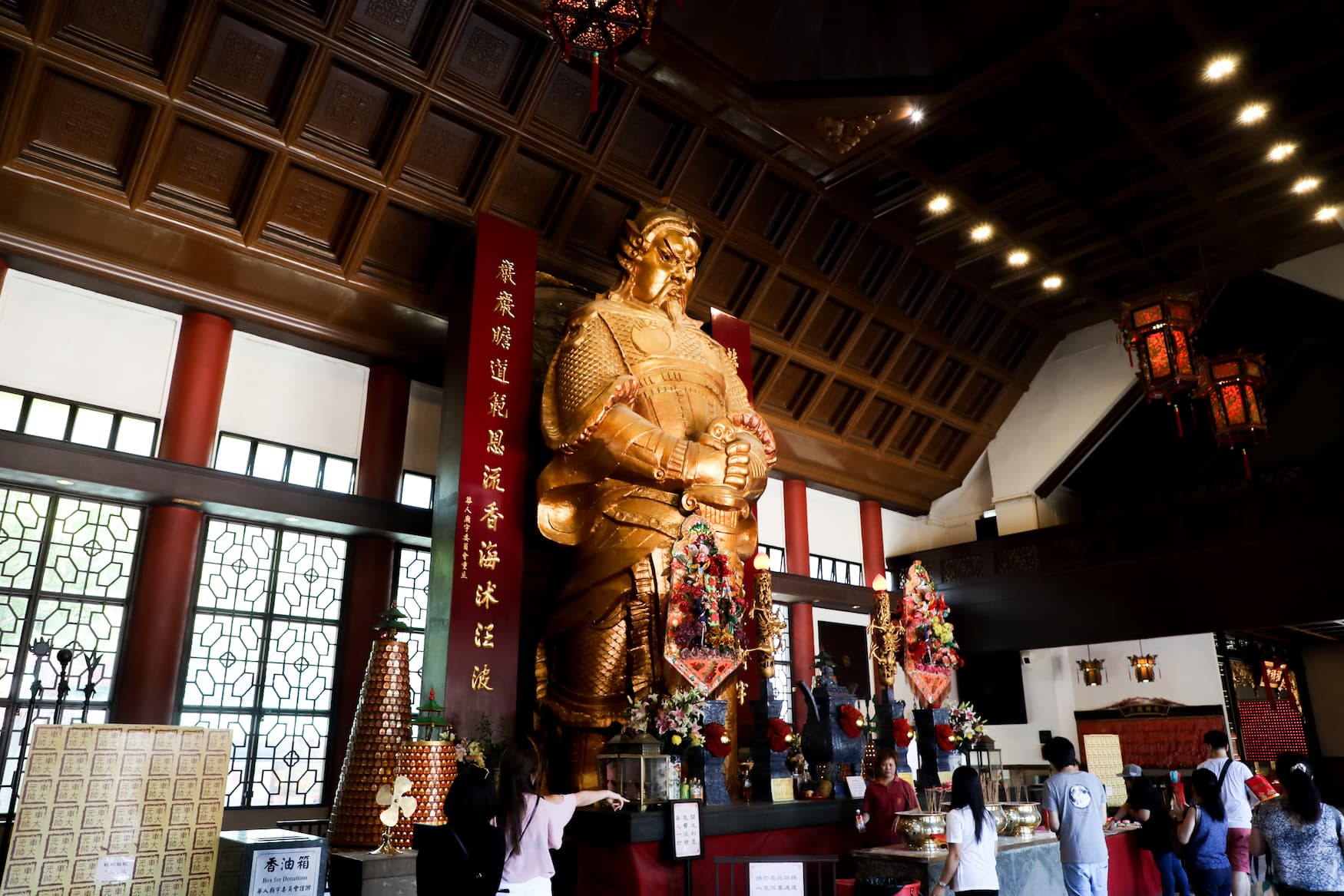 Statue im Che Kung Temple in Hongkong. Eine beliebte Pilgerstätte