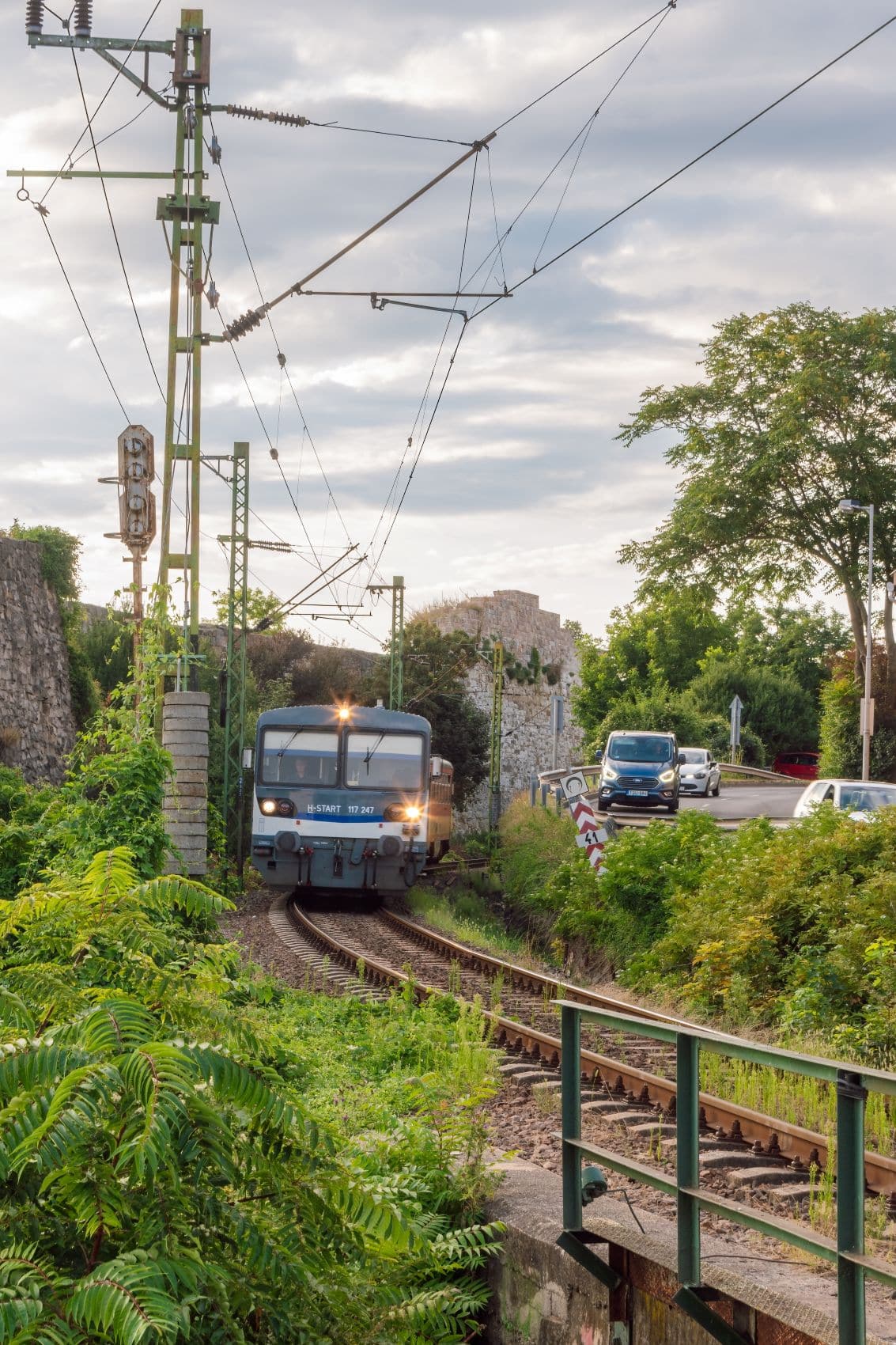 Regionalzug in Eger, Ungarn
