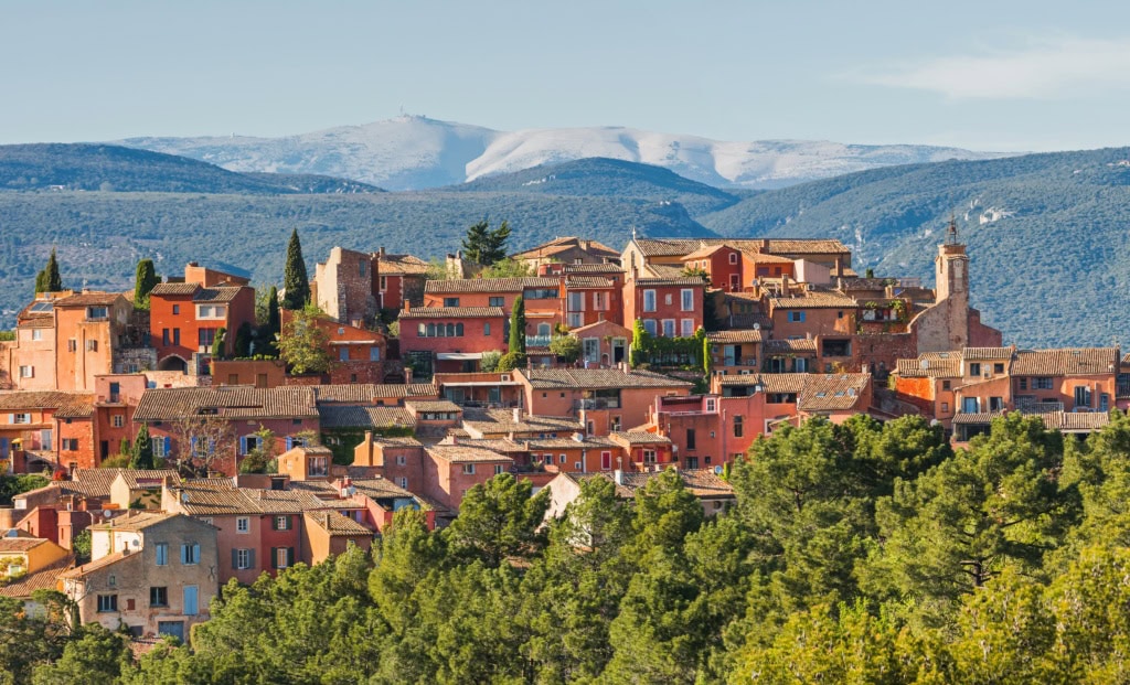 Blick auf das Dorf Roussillon.