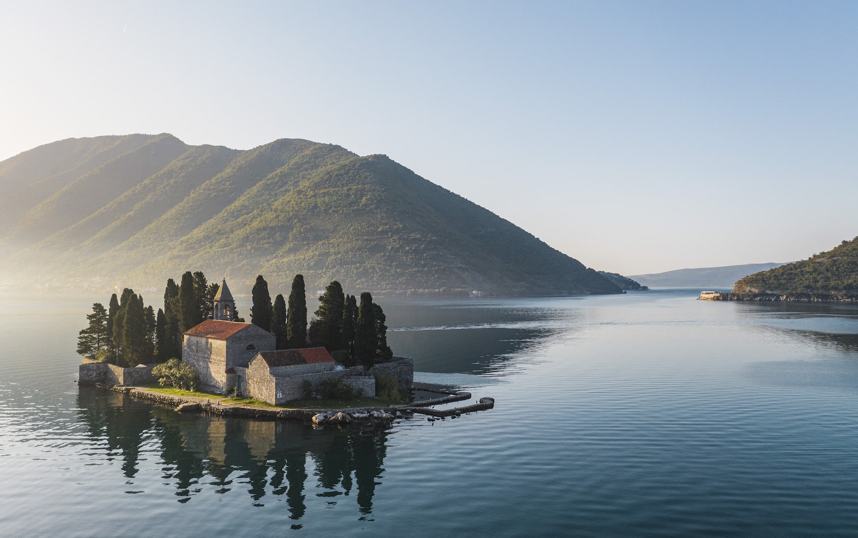 Church Island in der Nähe der Hoteleröffnung des One& Only Resort Portonovi im Frühjahr 2021