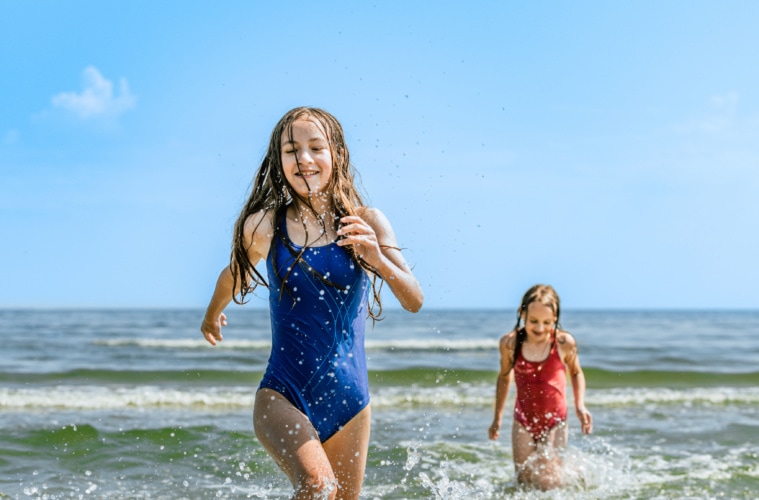 Sommerglück, wie es sein soll: Baden an den Usedomer Stränden gehört einfach dazu.
| TMV/Tiemann