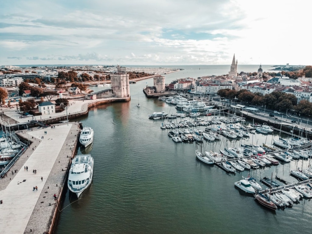 Panoramablick auf den Hafen von La Rochelle