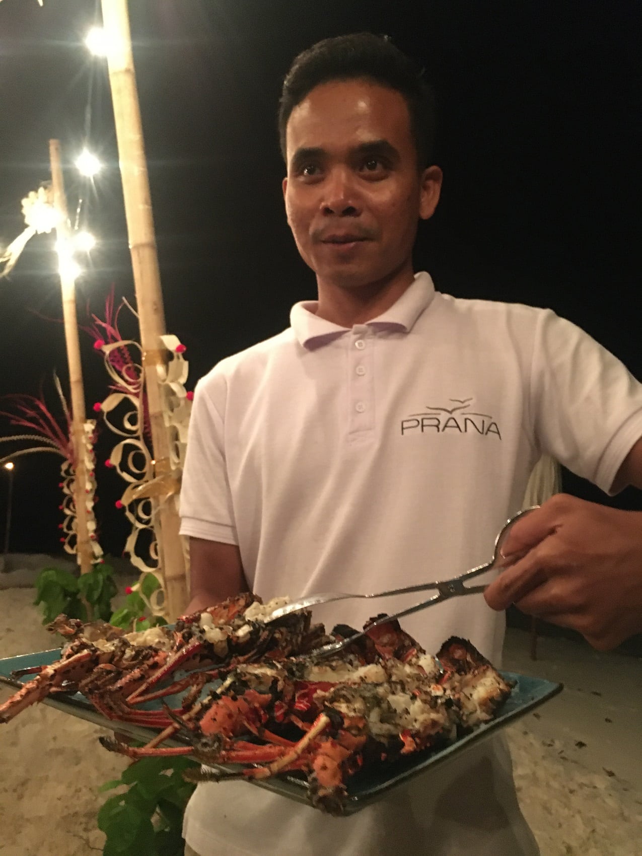 Grilles Lobster am Strand in Raja Ampat - Can it get any better?