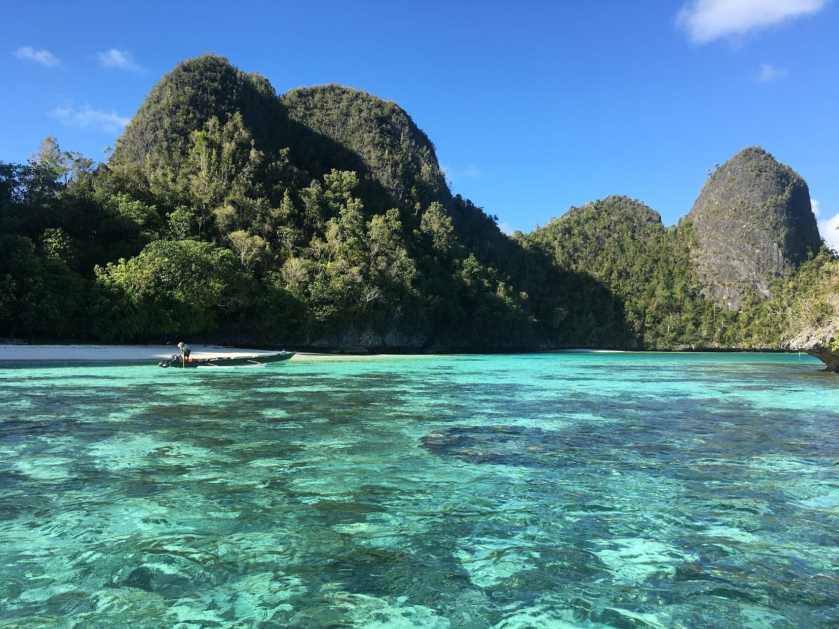 Kleine Traumbuchten warten an jeder Ecke in Raja Ampat.