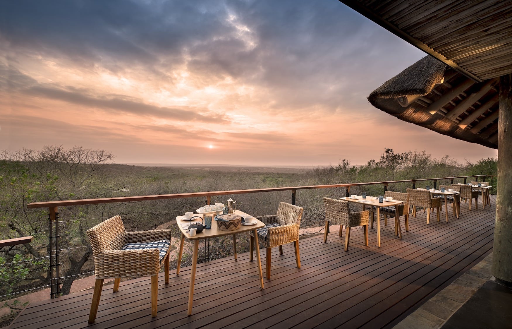 Aussichten von der Dining Area der Phinda Mountain Lodge auf die umliegenden Landschaften
