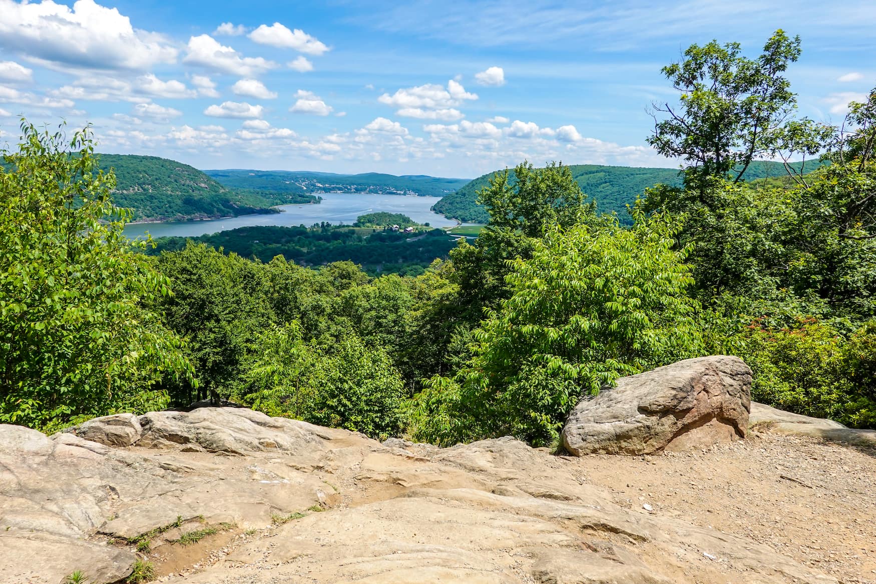 Blick vom Bear Mountain State Park auf den Hudson River