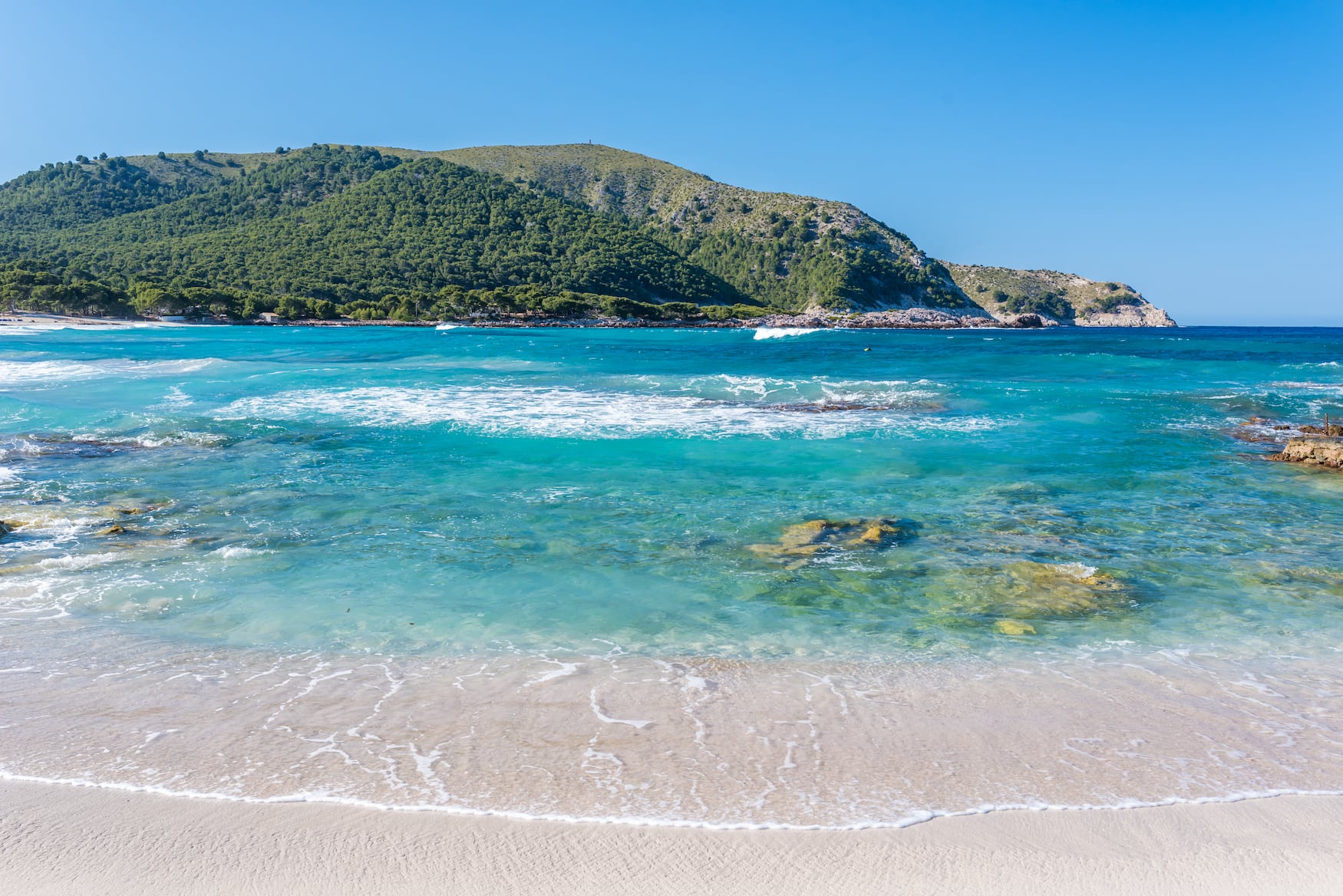 Strände auf Mallorca: Der Cala Agulla erinnert mit seinem türkisblauen Wasser an die Karibik