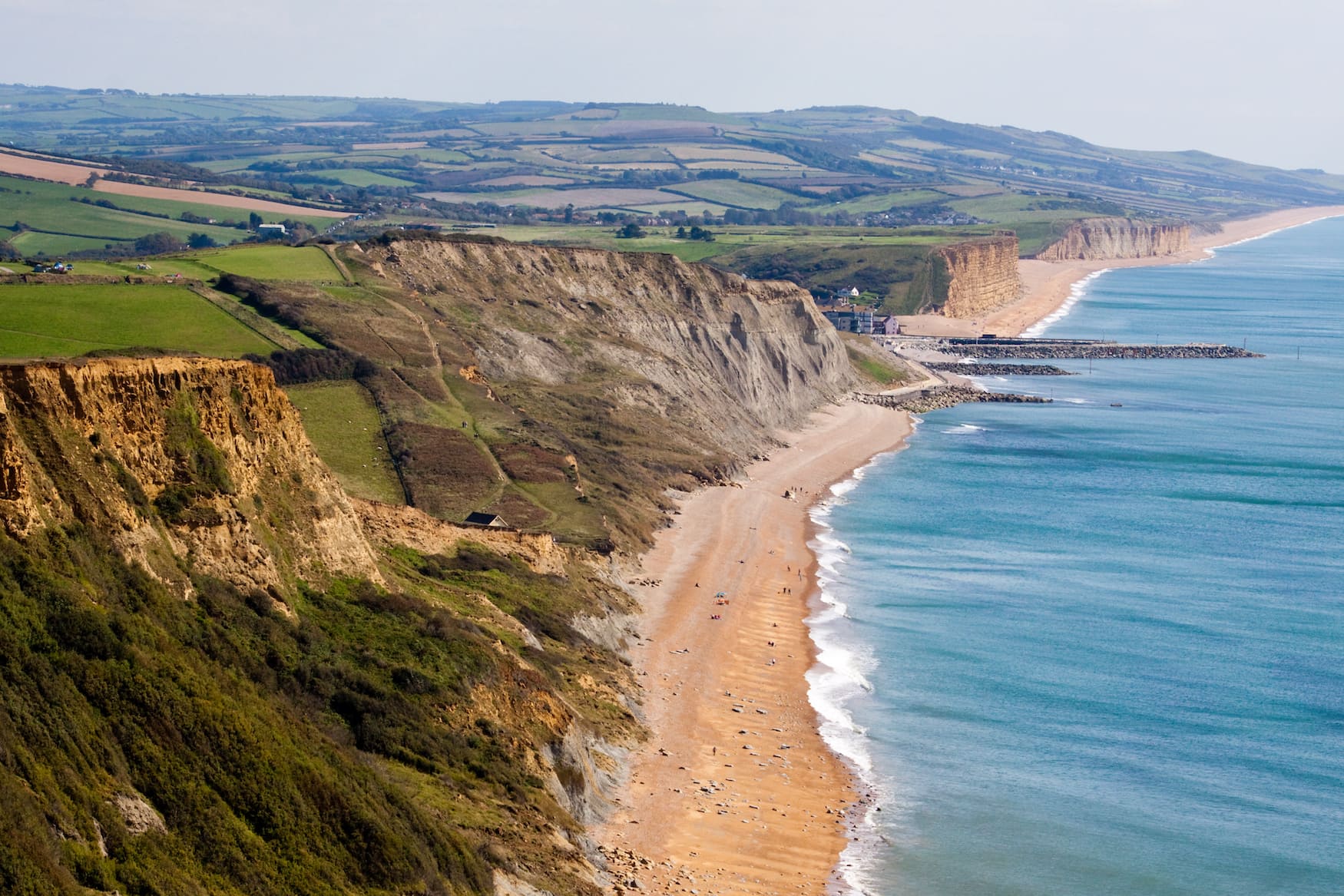 Küsten in England: Die steilen Klippen an der Jurassic Coast in Dorset haben schon oft als Drehort gedient