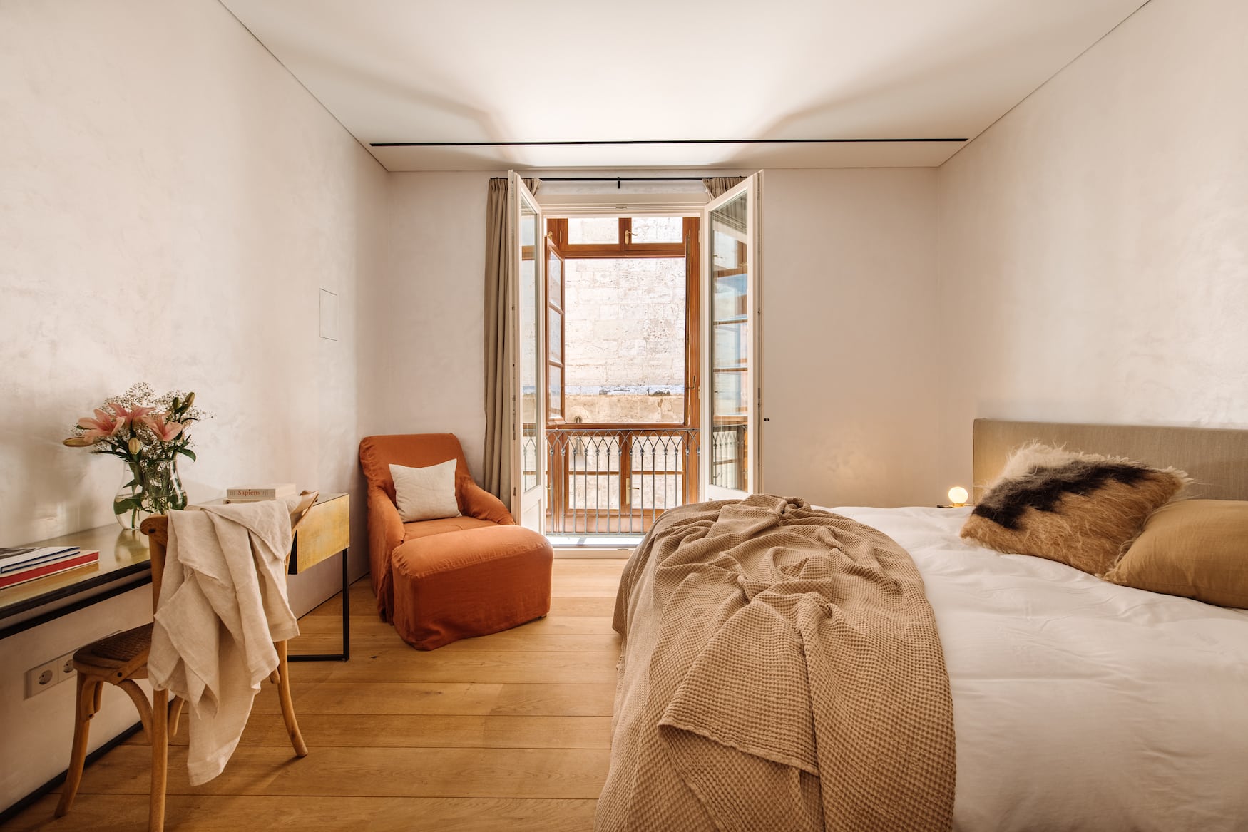 Schlafzimmer in Erdtönen