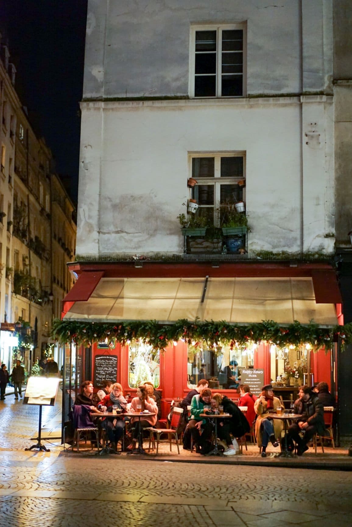 Eck-Restaurant in Paris mit Terrasse 