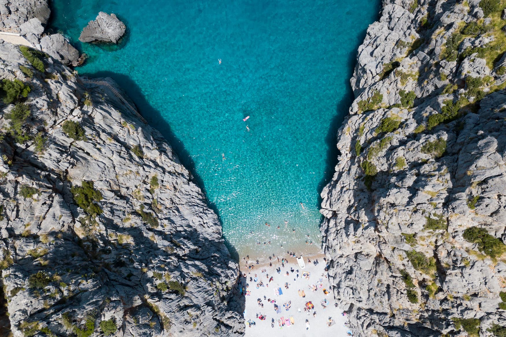 Die Bucht Sa Calobra auf Mallorca aus der Vogelperspektive