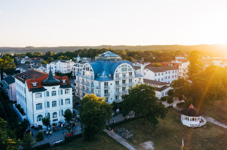 Wellness, Restaurant, elegantes Wohnen - alles unter einem Dach im Hotel am Meer. | TMV/Friedrich