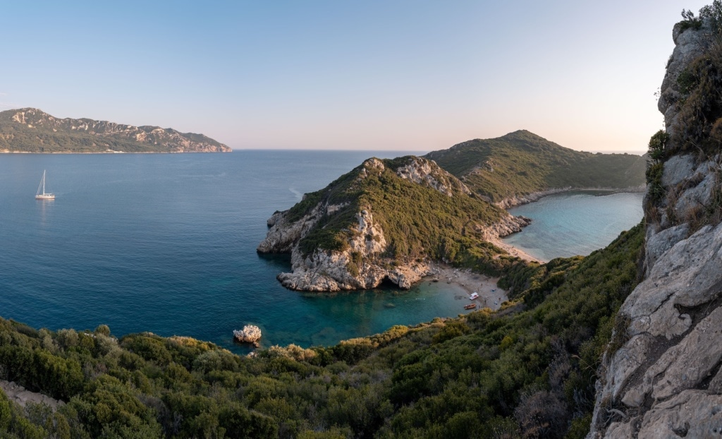 Grüne Bucht auf der griechischen Insel Korfu