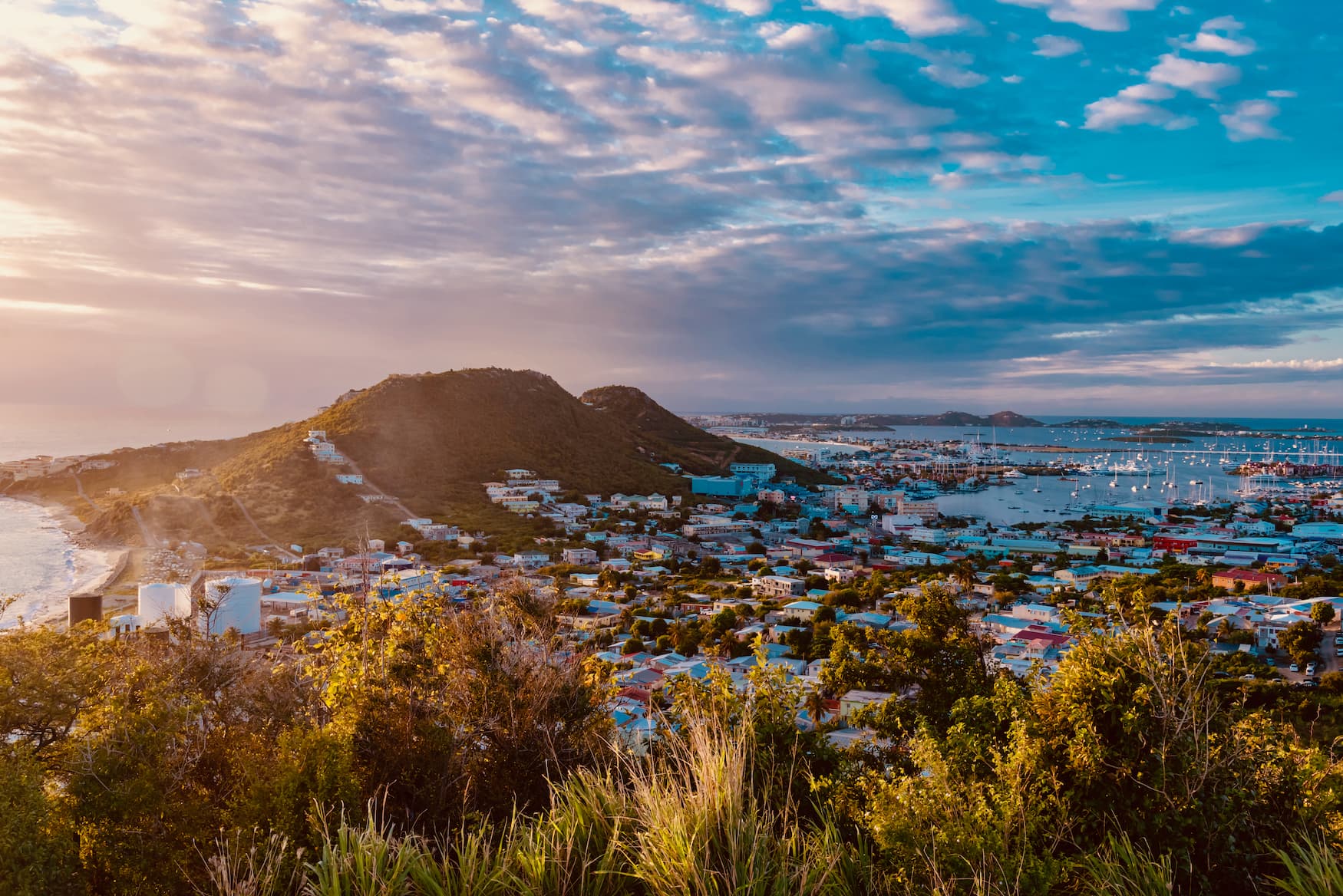 Sonnenuntergang über der Karibikinsel St. Maarten
