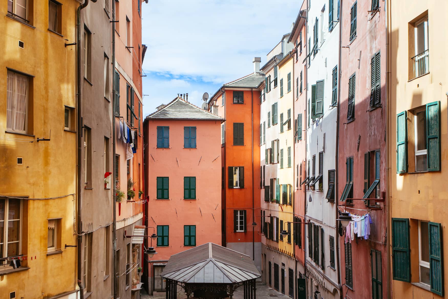 Bunte Häuser in der Altstadt von Genua