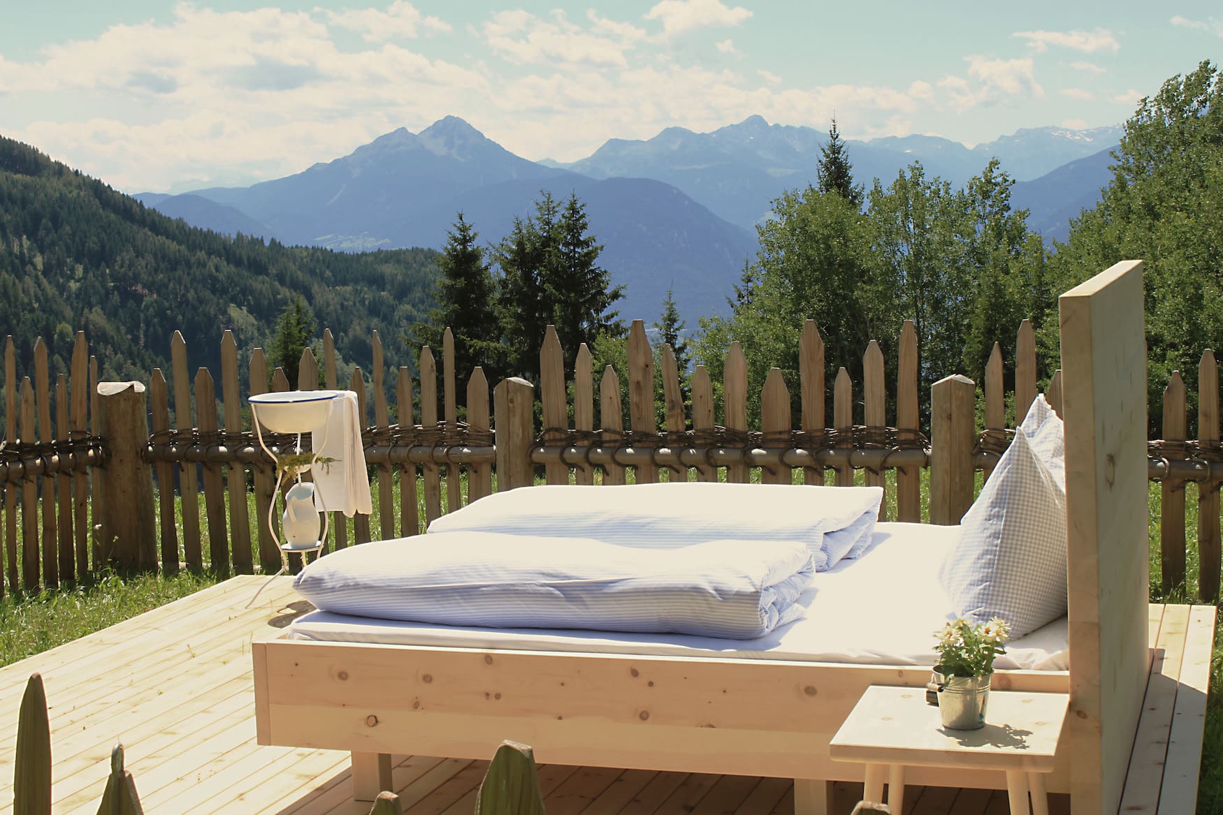 Hotelbett unter freiem Himmel: Hotel Hohenwart