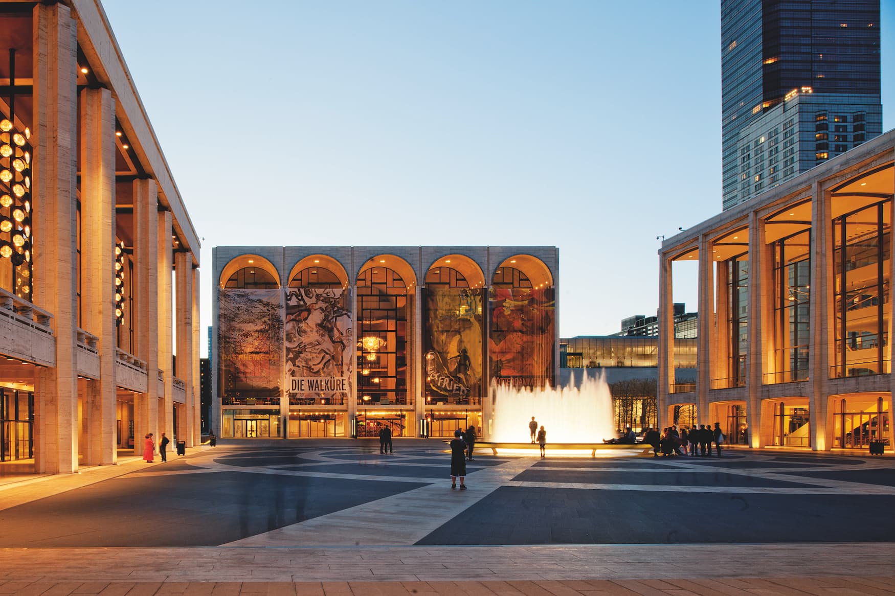 Vorplatz des Metropolitan Opera House in New York City 