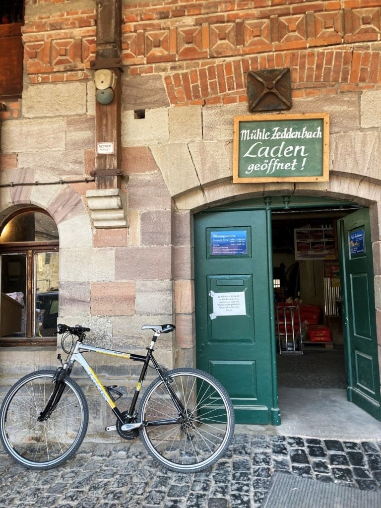 Entlang des Unstrut-Radweges warten kleine Mühlen mit Gelegenheiten zur Pause.