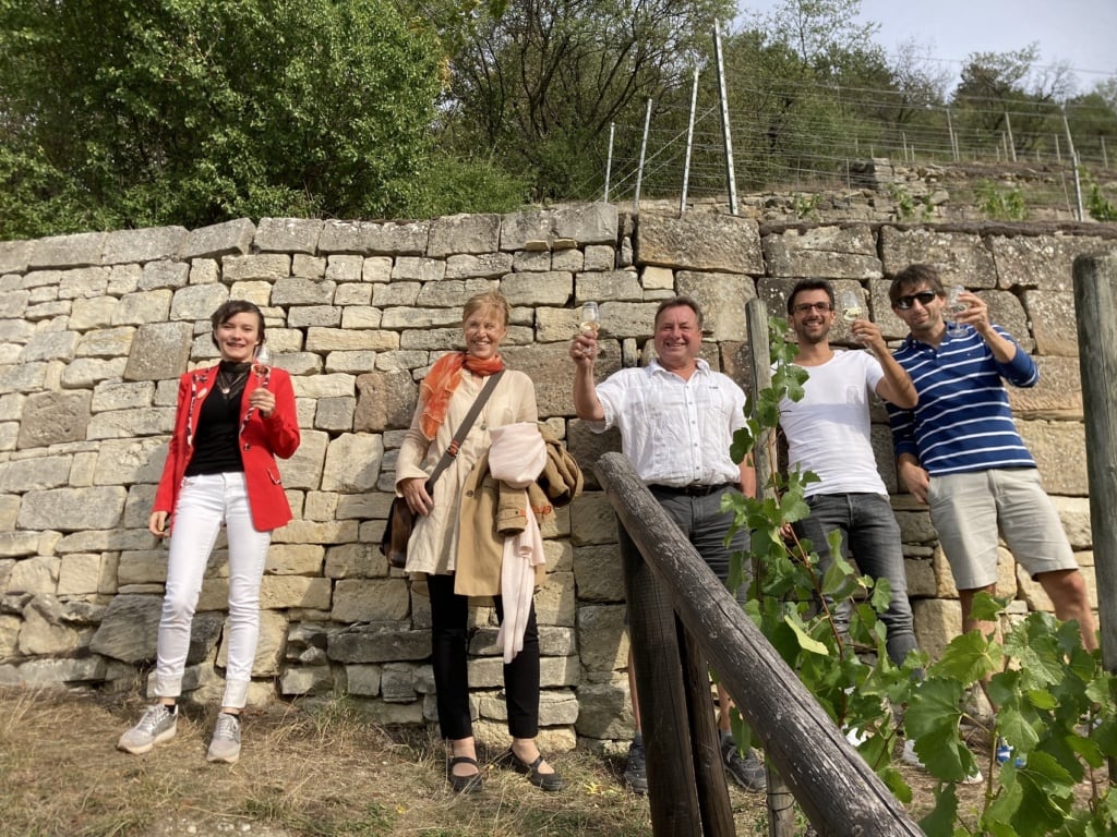 Eine Weinprobe am Herzoglichen Weinberg.