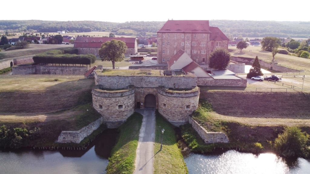 Die Wasserburg Heldrungen liegt entlang des Unstrut-Radweges in Thüringen.