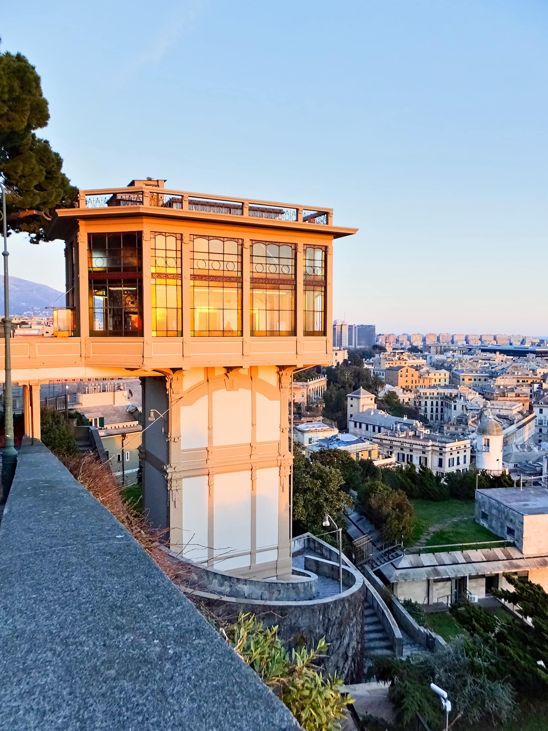 Der Castelletto-Aufzug ist einer der bekanntesten Aussichtspunkte in Genua